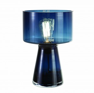 Lampe Norman en verre soufflé, design Vanessa Mitrani, 22 x H 33 cm, 220 €, Roche Bobois www.roche-bobois.com 